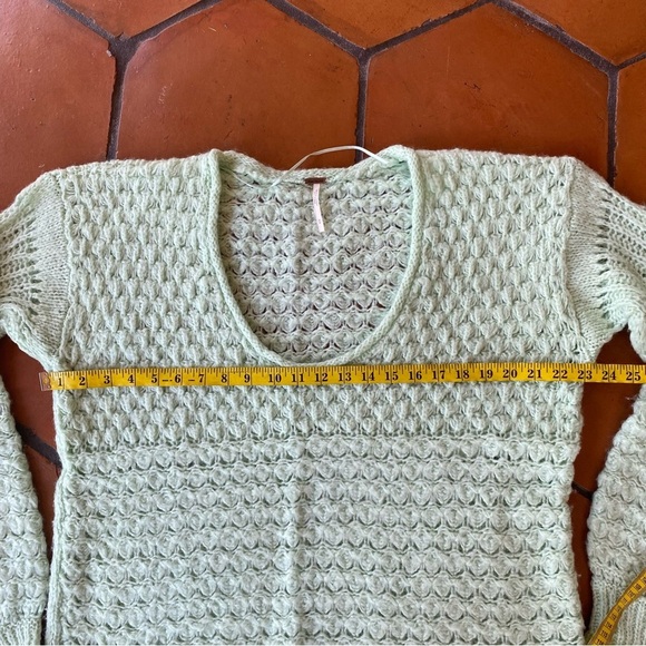 Free People Size M Crashing Waves Oversized Mint Green Open Weave Sweater - Picture 8 of 8